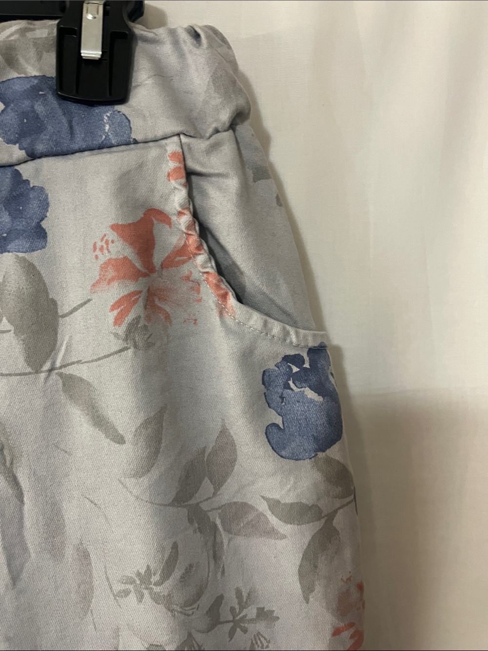 Made In Italy Light Gray Floral Pull On Pants - Picture 7 of 14
